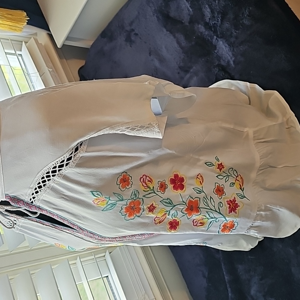 THE PIONEER WOMANFloral Embroidered White Blouse - Picture 3 of 5